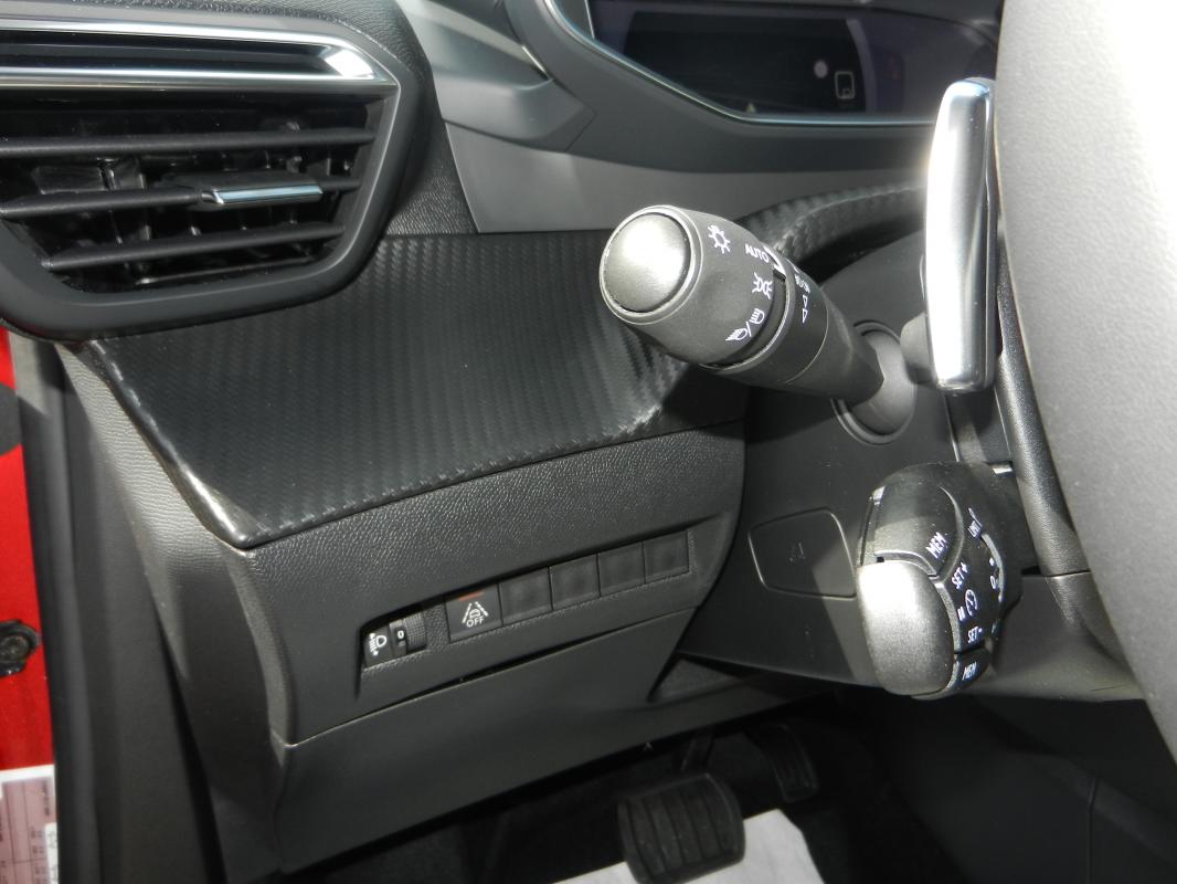 Peugeot 2008 - II 1.5 BLUEHDI 130 EAT8 ALLURE PACK